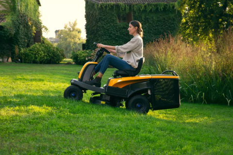 Zestaw promocyjny Traktor akumulatorowy STIGA Swift 372e 3x5 Ah + podwójna szybka ładowarka Zestaw promocyjny Traktor akumulatorowy STIGA Swift 372e 3x5 Ah + podwójna szybka ładowarka